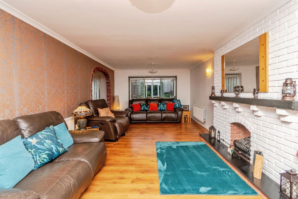 4 bed detached house for salePool Close, Shareshill, Wolverhampton, Staffordshire WV10 photo 2