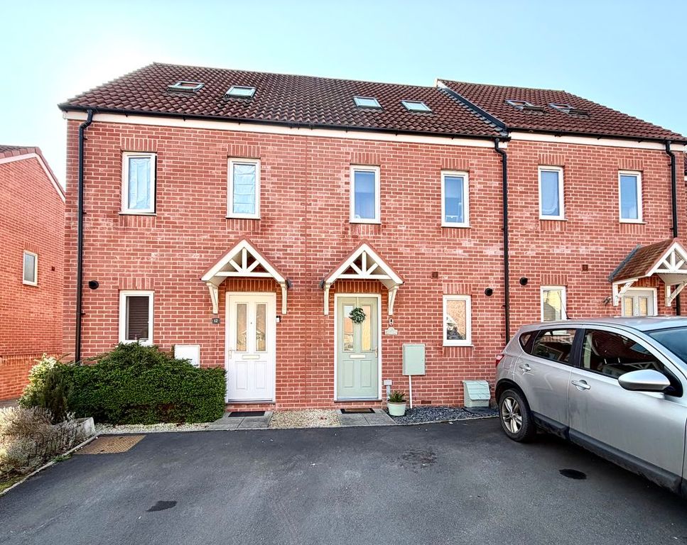 3 bed town house for saleRutherford Close, Calne SN11