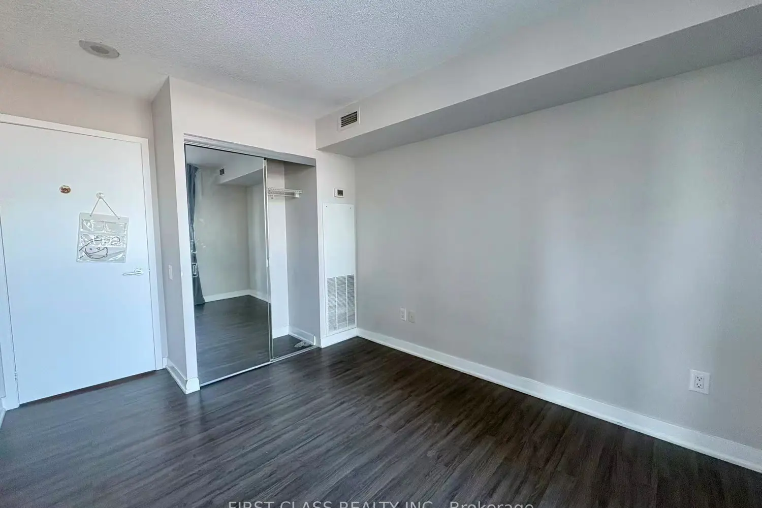 Additional image 7 of 33 Singer Court 1511