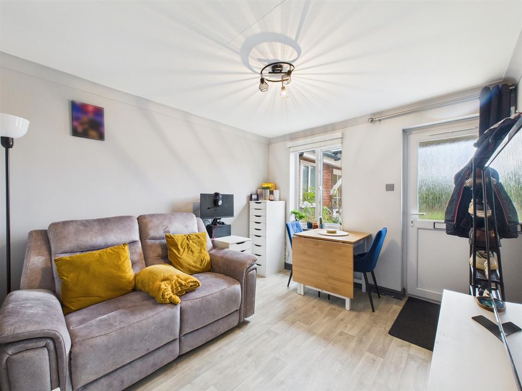 Additional image 2 of 1 bed flat for sale207-209, London Road, Chippenham SN15
