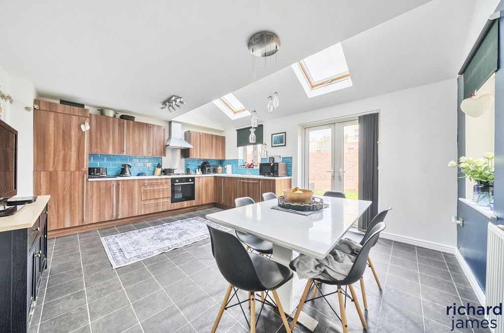 Additional image 2 of 5 bed detached house for saleCloatley Crescent, Royal Wootton Bassett, Royal Wootton Bassett SN4