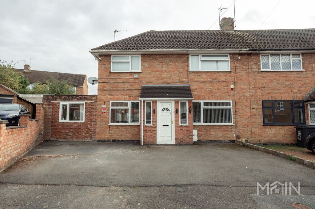 4 bed semi-detached house for saleSpringway Close, Uppingham, Leicestershire LE5
