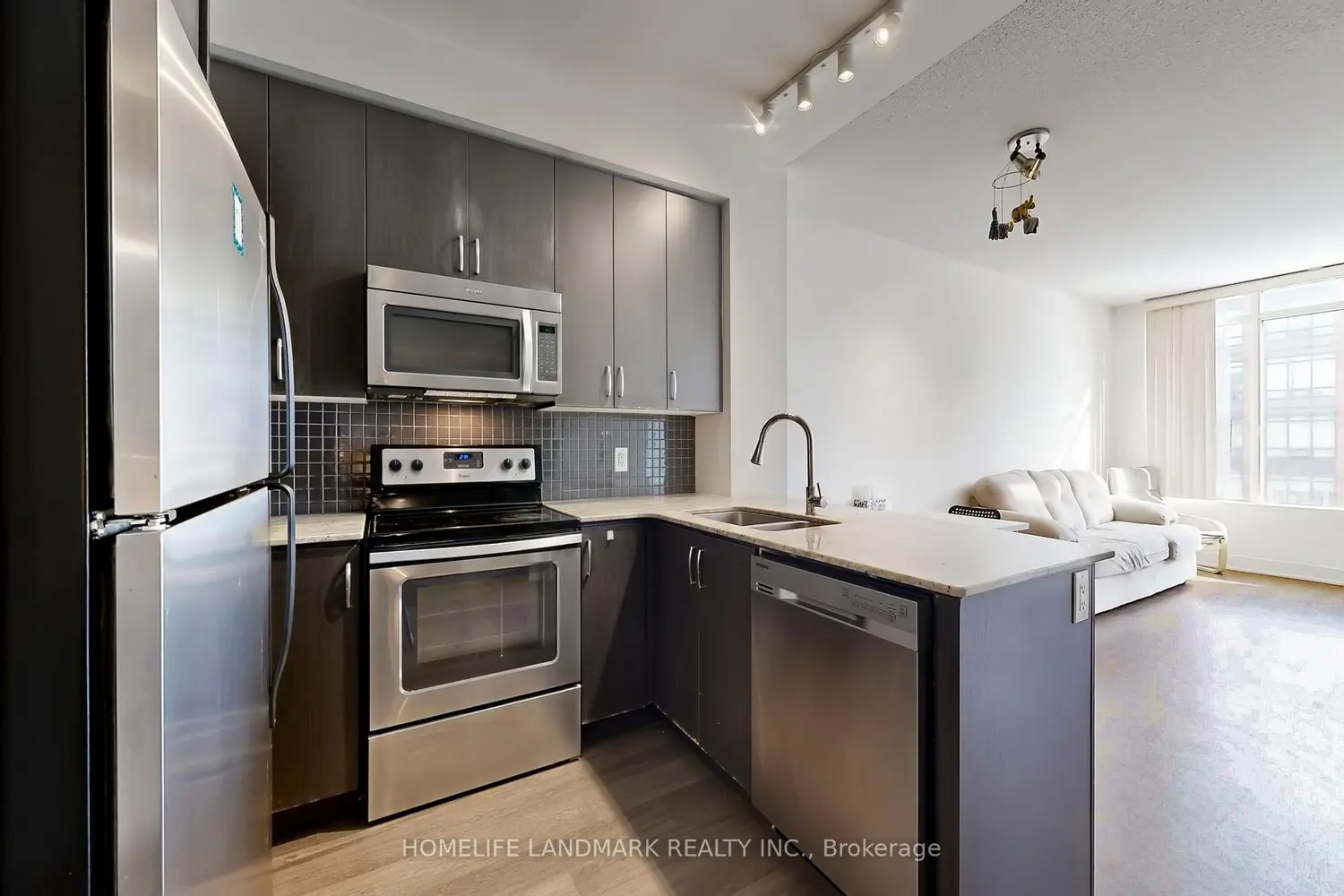 Additional image 7 of 7608 Yonge Street 513