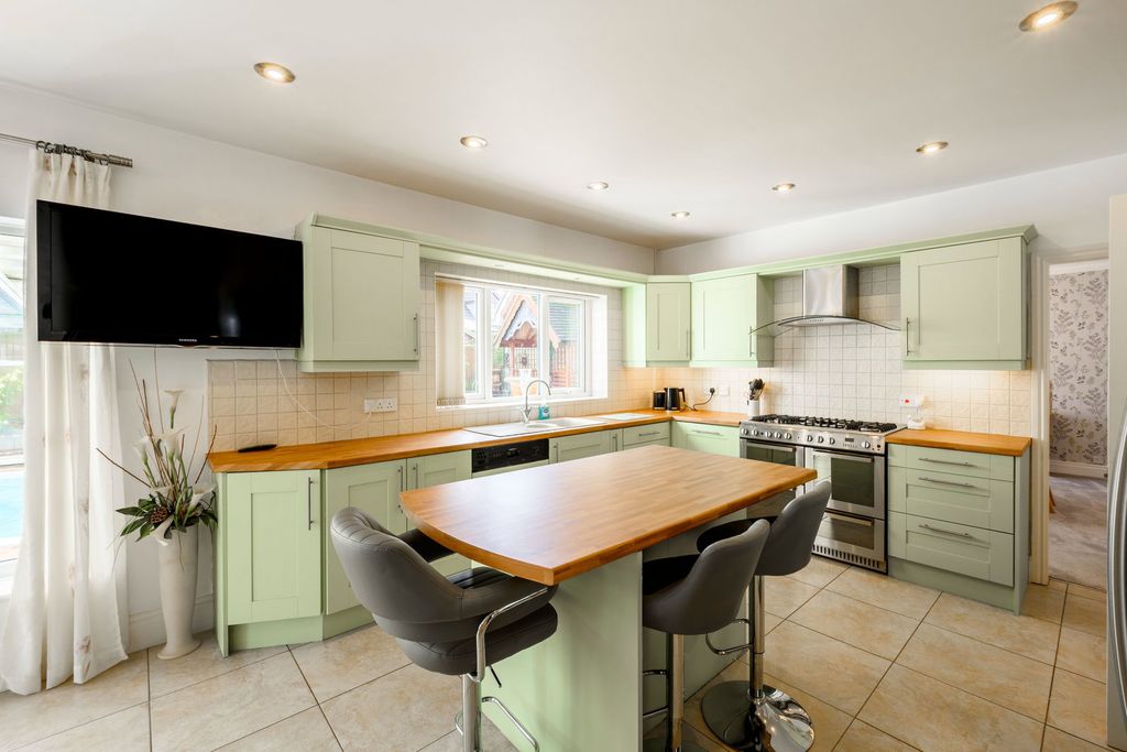 Additional image 2 of 5 bed detached house for saleWallace Court, Cheslyn Hay, Walsall WS6
