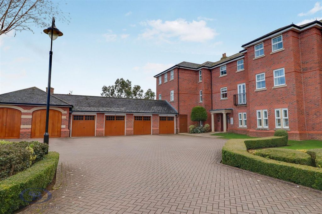3 bed flat for saleAshbourne Drive, Weston, Crewe CW2