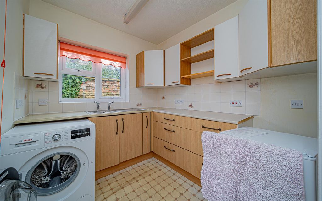 2 bed property for saleThornleigh, Melksham SN12 photo 5