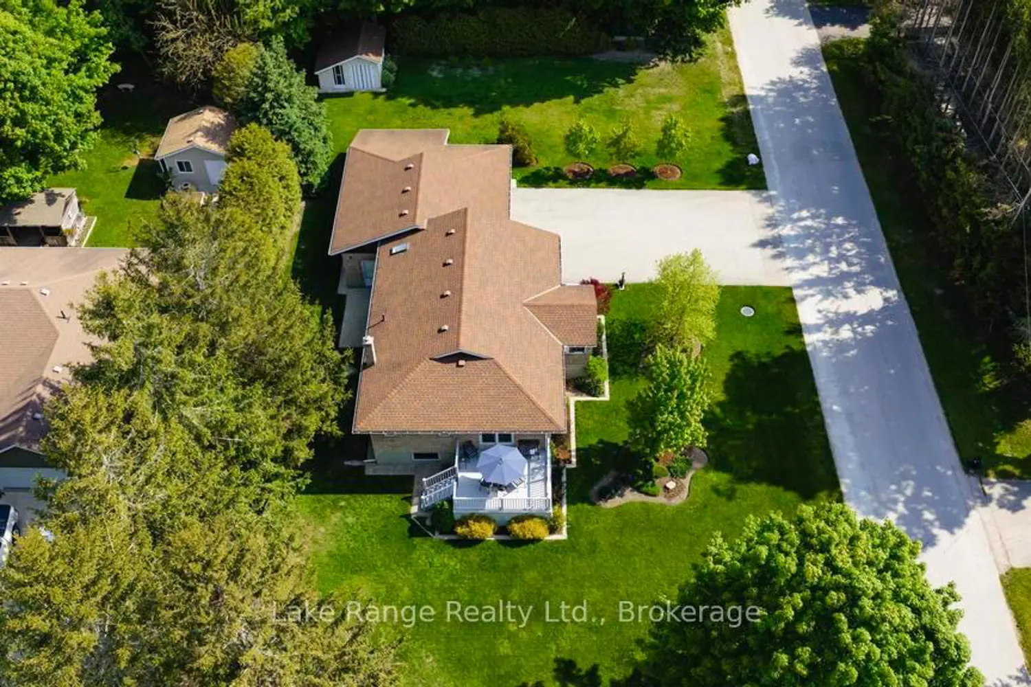 201 Shadywood Crescent photo 2