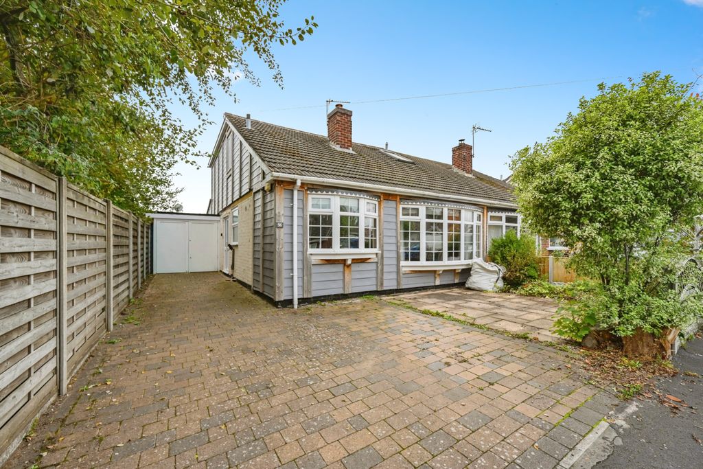 4 bed semi-detached house for saleWestmead Road, Burton-On-Trent DE13