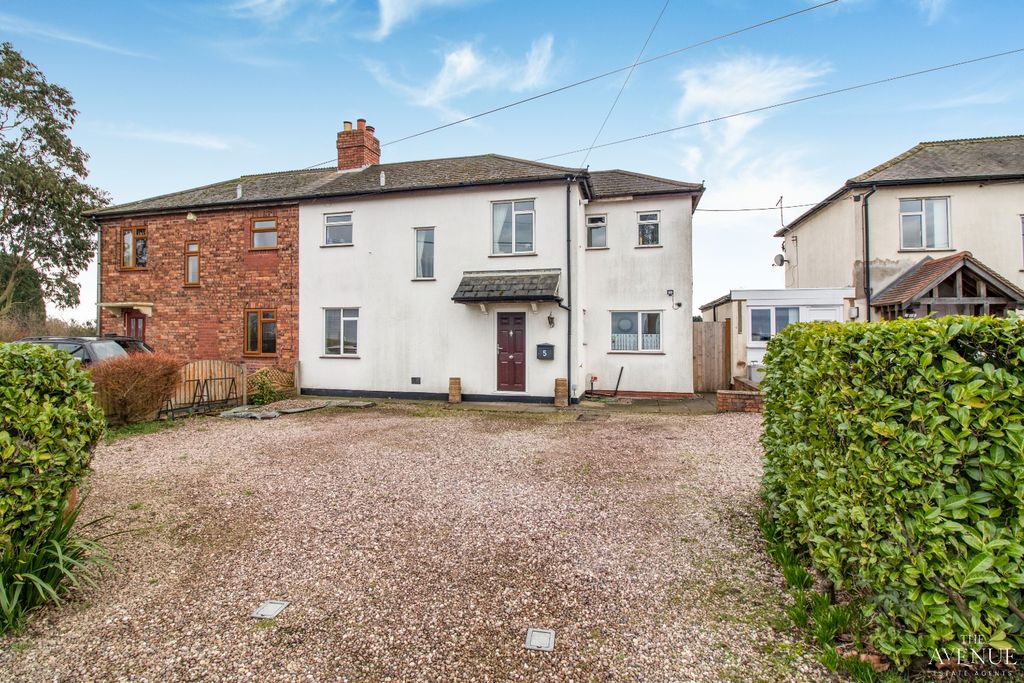 3 bed semi-detached house for saleLynn Lane, Lynn. WS14