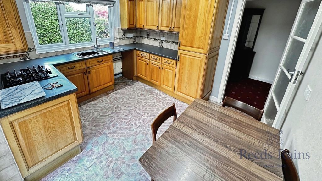 Additional image 3 of 3 bed bungalow for saleMelrose Avenue, Newcastle, Staffordshire ST5