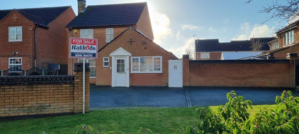 4 bed detached house for saleMeadowsweet Road, Hamilton, Leicester LE5