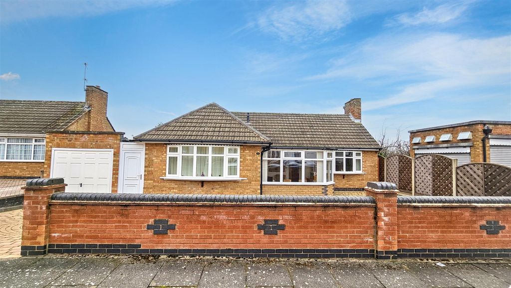 Additional image 13 of 2 bed detached bungalow for saleOakside Crescent, Leicester LE5
