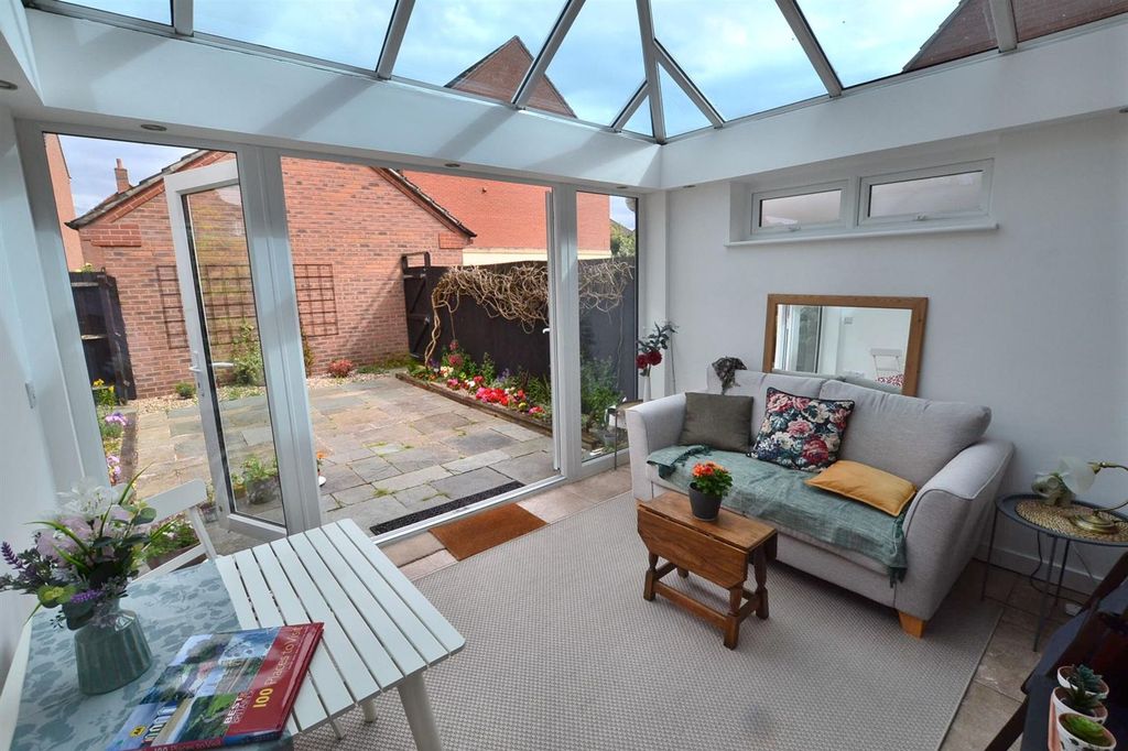 3 bed terraced house for saleThreadcutters Way, Shepshed LE12