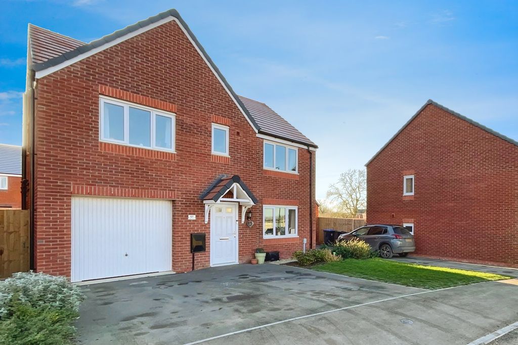 5 bed detached house for saleTigers Road, Fleckney, Leicester, Leicestershire LE8