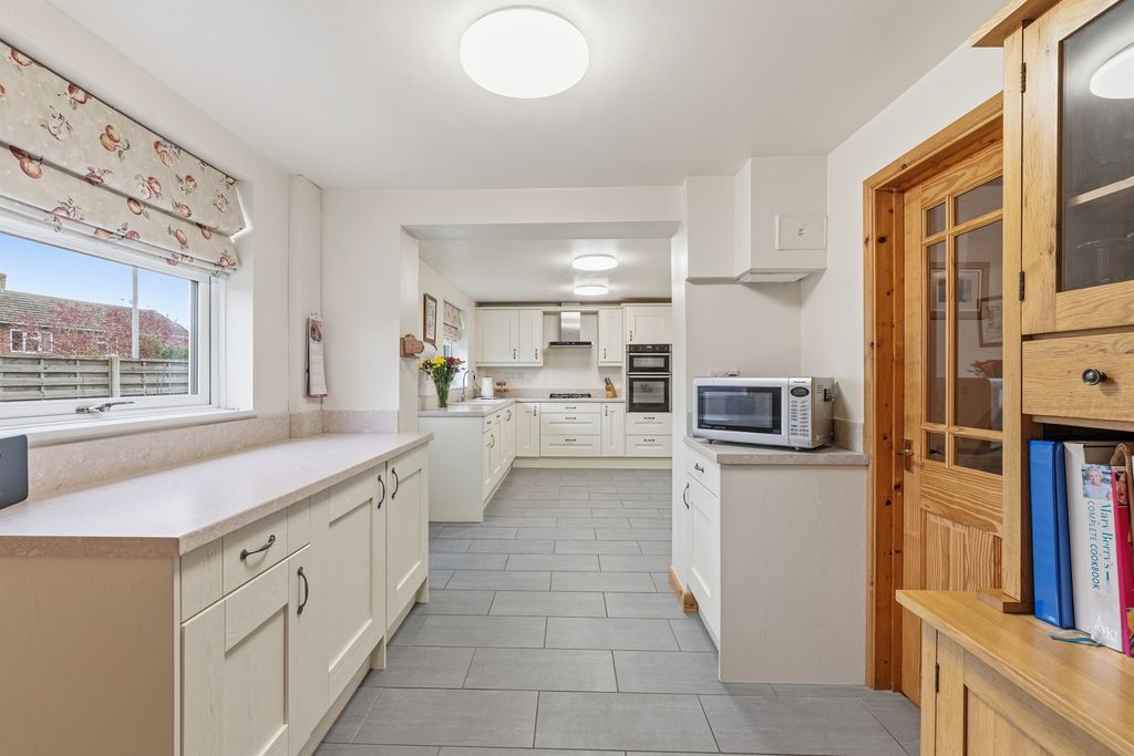 Additional image 6 of 4 bed terraced house for saleGlen Crescent, Stamford PE9