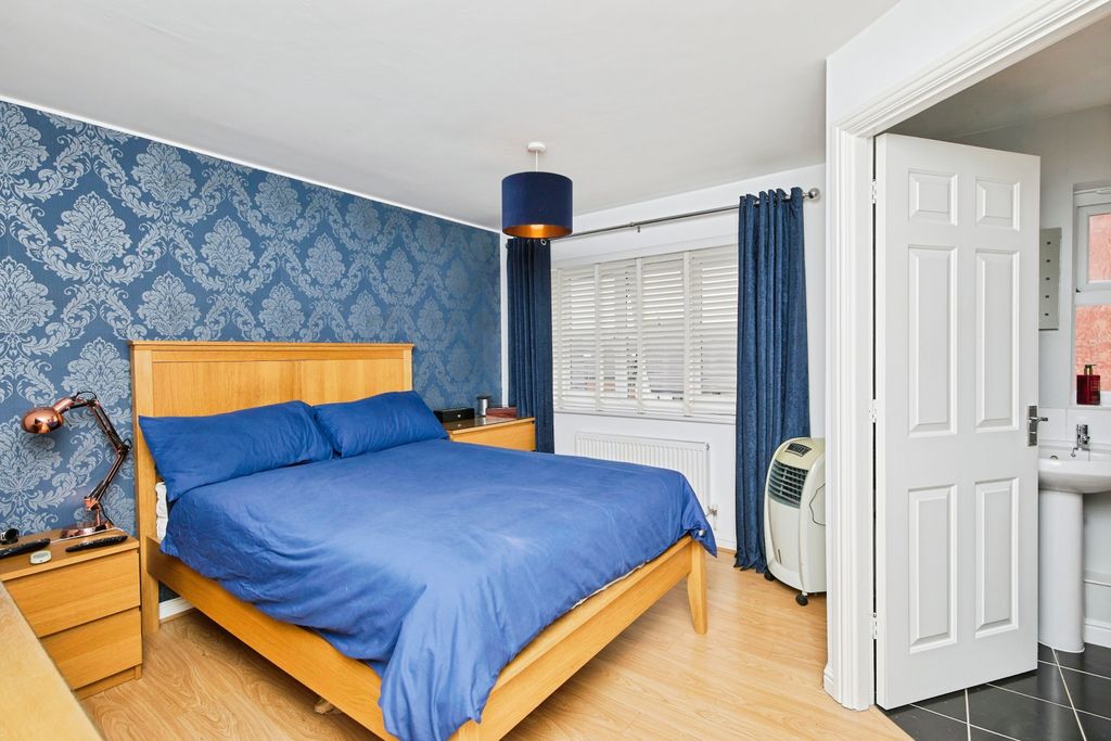 Additional image 13 of 4 bed semi-detached house for saleAbbot Close, Burton-On-Trent DE14