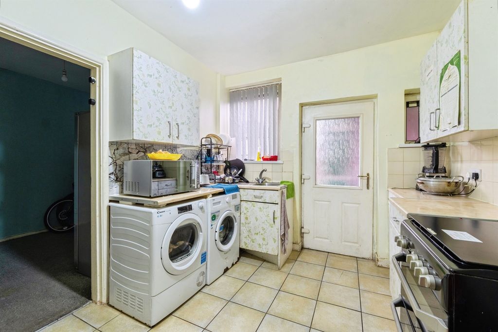Additional image 25 of 3 bed semi-detached house for saleNew Parks Boulevard, Leicester LE3