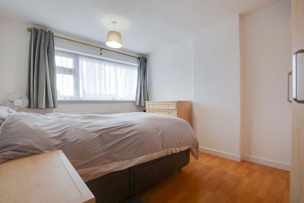 Additional image 12 of 3 bed semi-detached house for saleWinslow Drive, Wigston, Leicester LE18