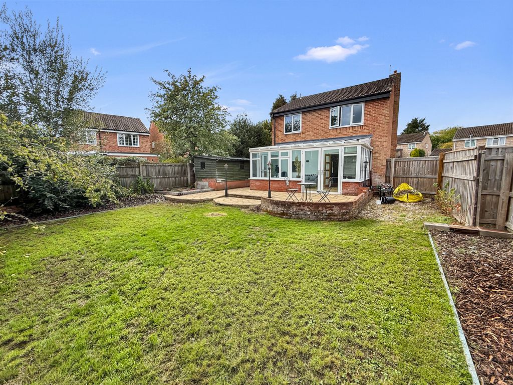 4 bed detached house for saleShepherds Mead, Dilton Marsh BA13 photo 2