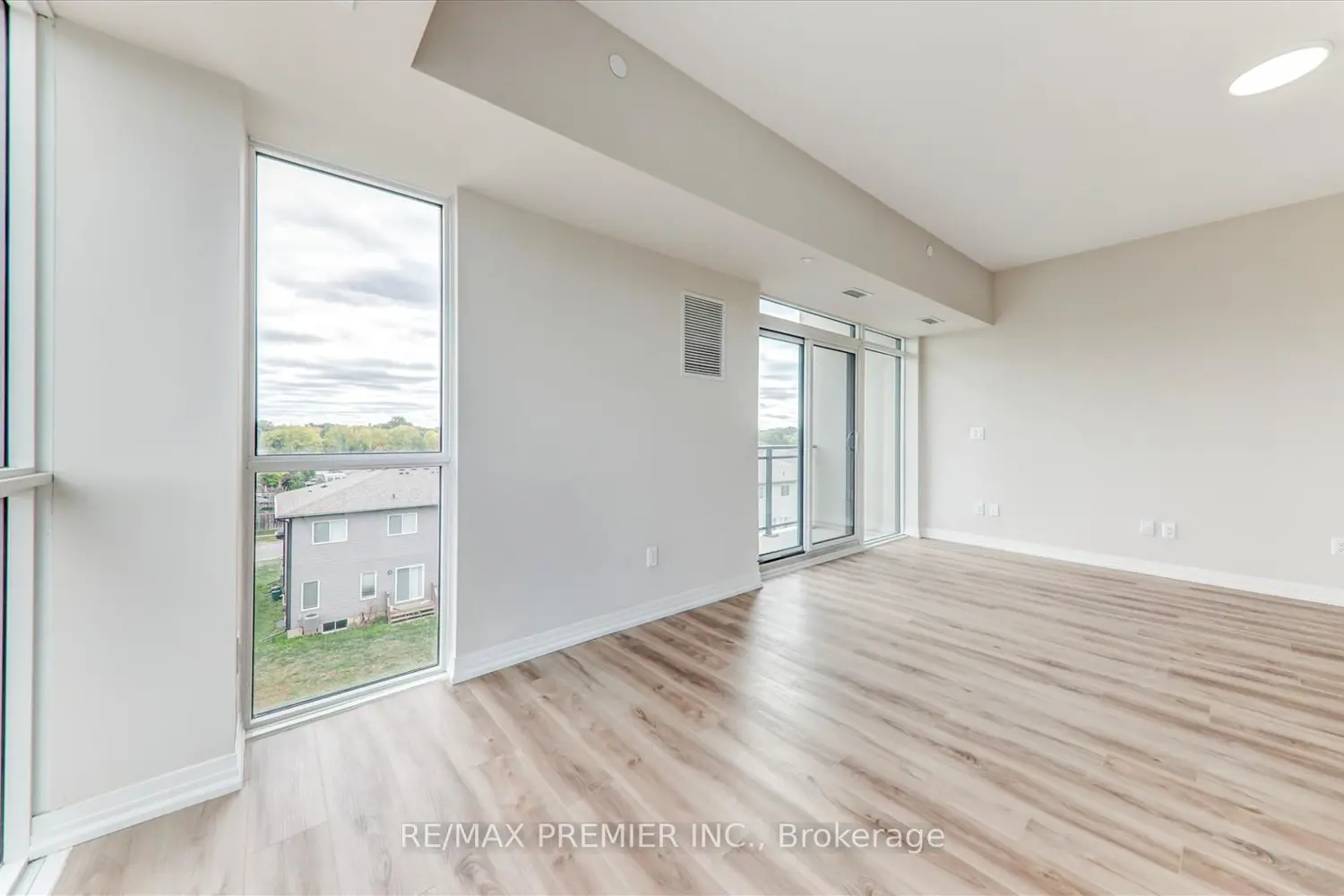 Additional image 12 of 50 Herrick Avenue Lp-17