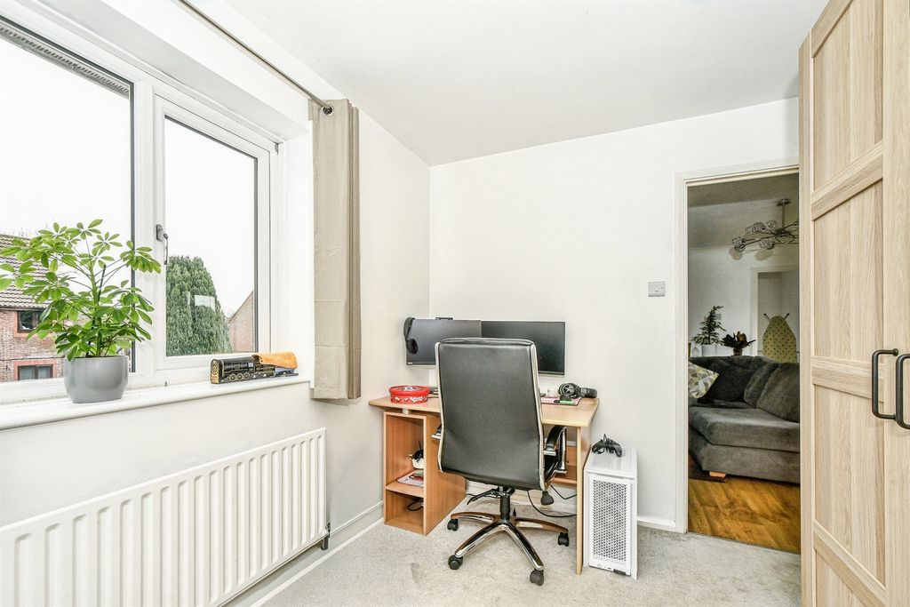 Additional image 9 of 2 bed property for saleKingfisher Drive, Durrington, Salisbury SP4