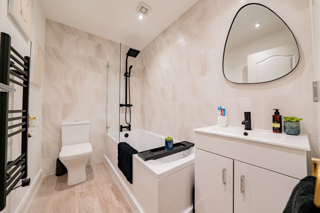 Additional image 17 of 2 bed flat for saleFlat 1, The Waterfront, 2 Duns Lane, Leicester, Leicestershire LE3