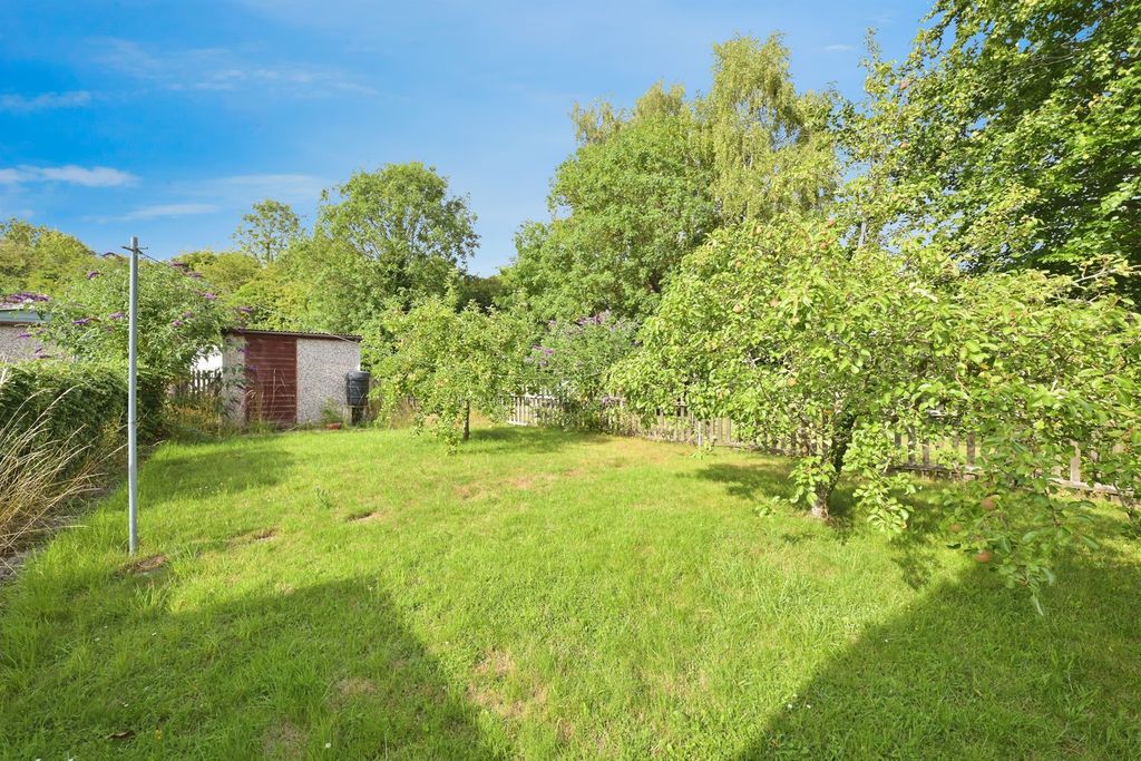 2 bed flat for salePark Street, Kings Cliffe, Peterborough PE8 photo 2