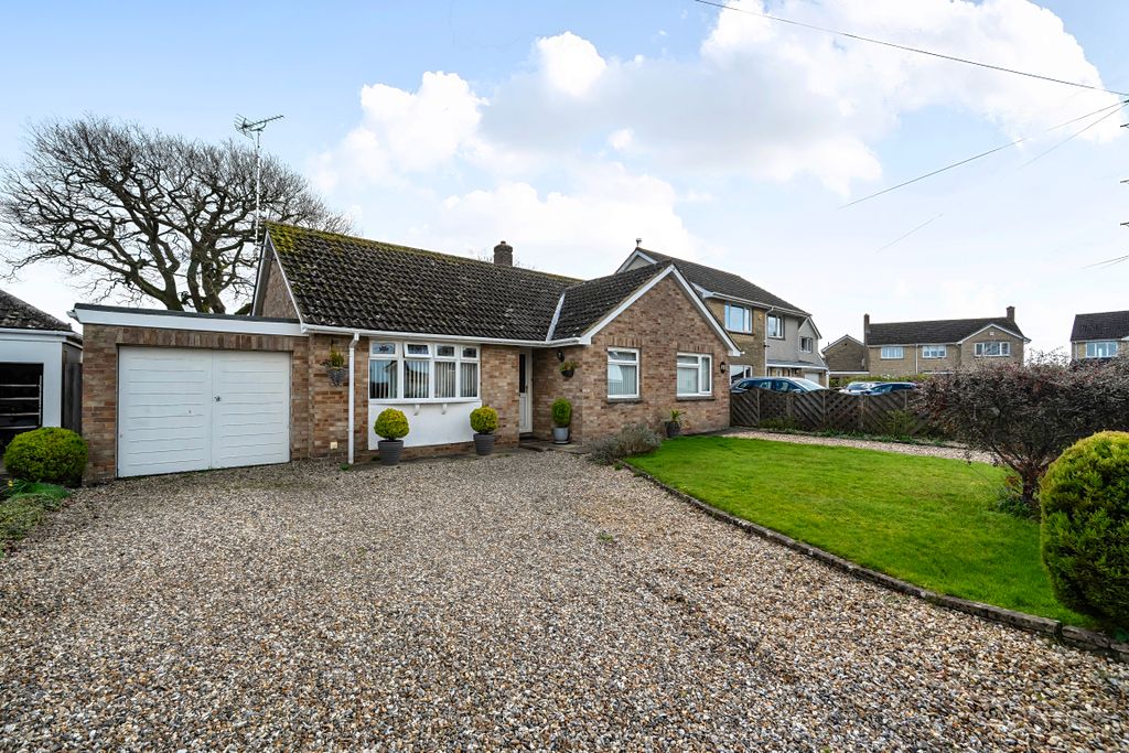 3 bed detached bungalow for saleCallows Cross, Brinkworth SN15