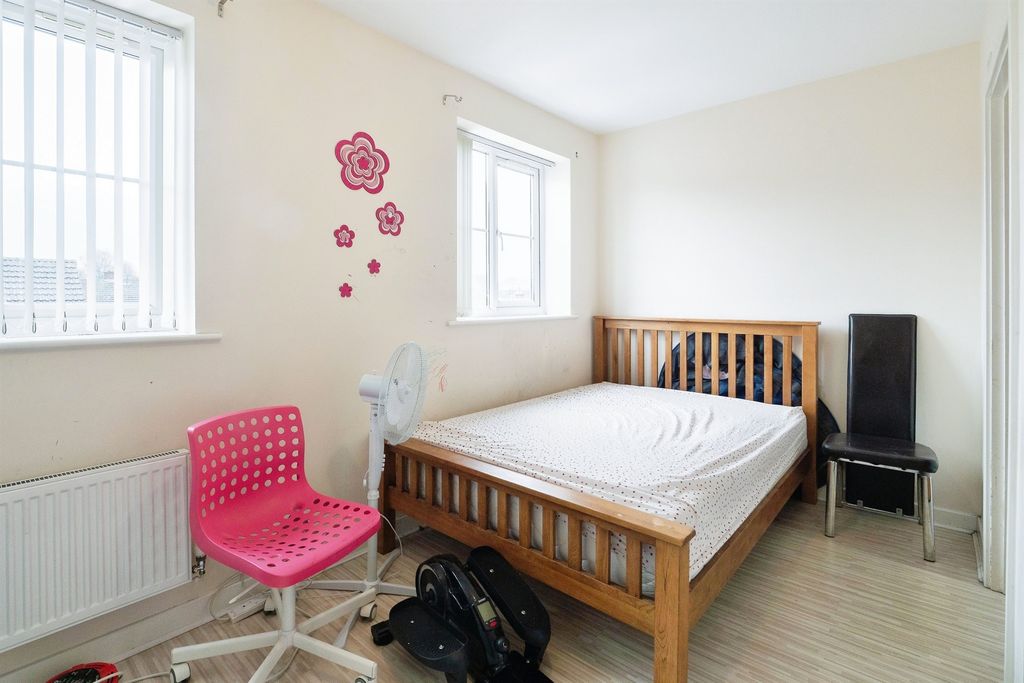 Additional image 8 of 5 bed terraced house for saleHarleston Close, Leicester LE5