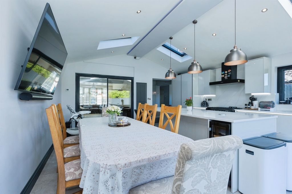 Additional image 12 of 4 bed semi-detached house for saleScraptoft Lane, Leicester LE5