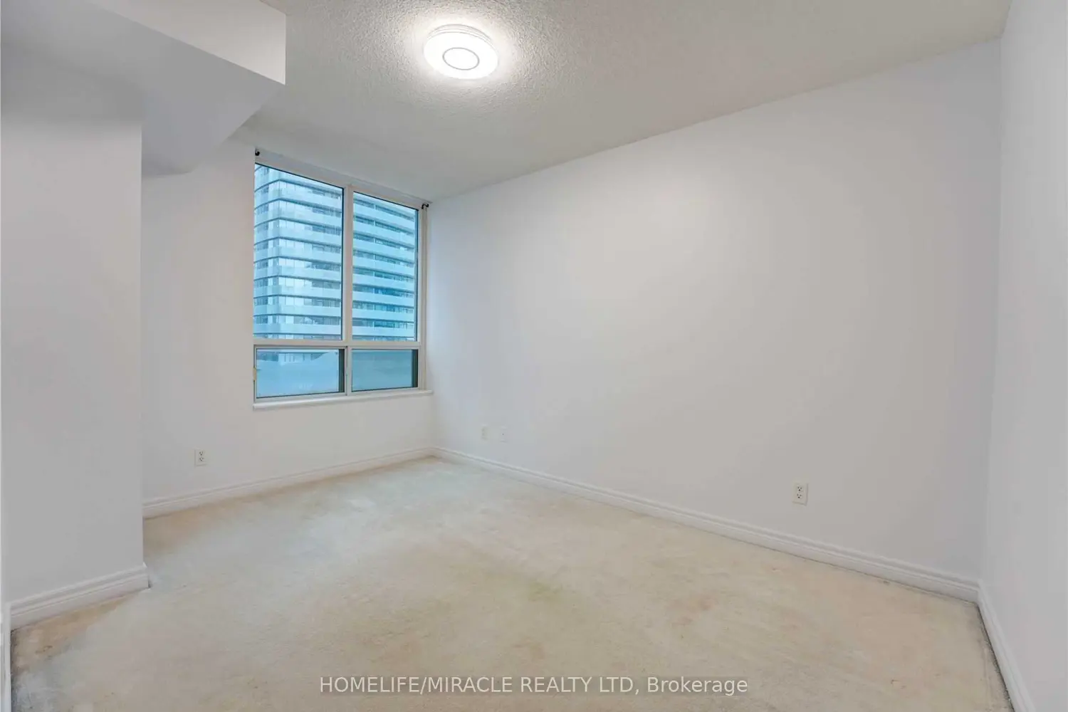 Additional image 11 of 30 Grand Trunk Crescent 1509