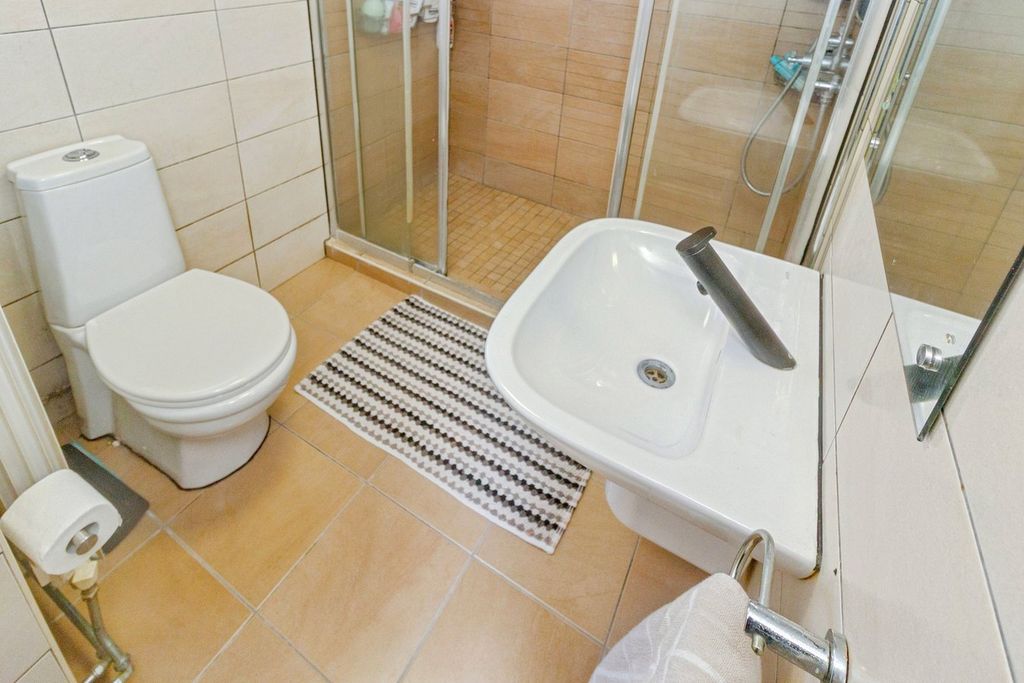Additional image 9 of 4 bed semi-detached house for saleWestleigh Avenue, Leicester LE3
