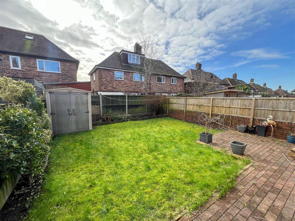 Additional image 18 of 4 bed property for saleHillswood Avenue, Leek ST13