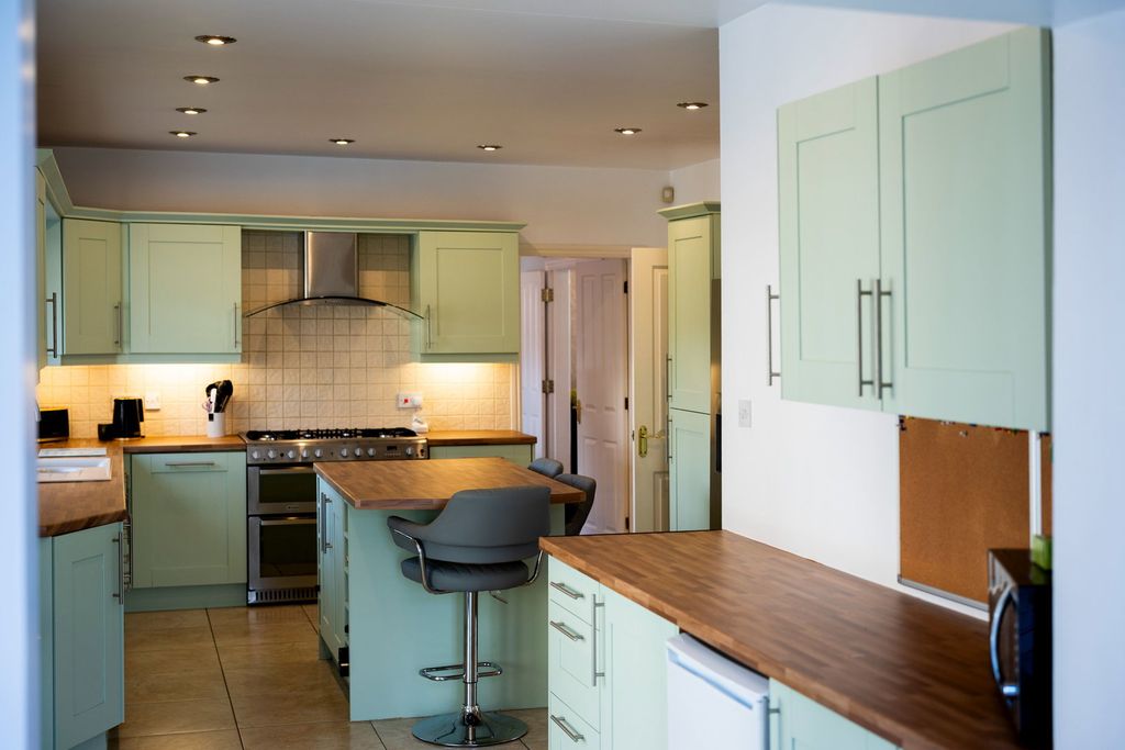 Additional image 3 of 5 bed detached house for saleWallace Court, Cheslyn Hay, Walsall WS6