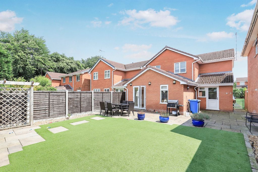 Additional image 2 of 4 bed detached house for salePrimrose Gardens, Featherstone, Wolverhampton WV10