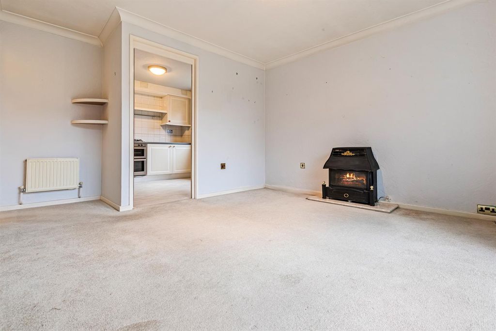 2 bed flat for saleThe Lawns, Stoneygate Road, Leicester LE2 photo 5