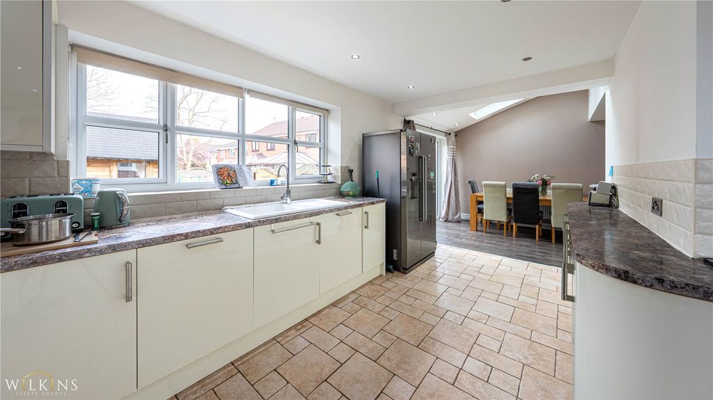 Additional image 8 of 4 bed semi-detached house for saleSuffolk Way, Tamworth, Staffordshire B78