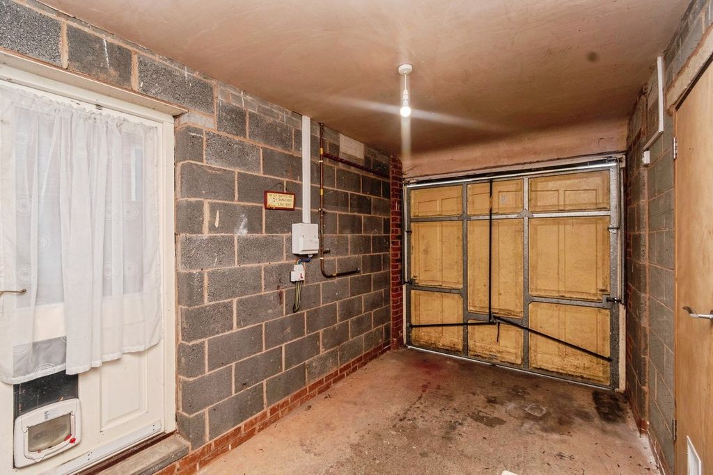 Additional image 19 of 5 bed detached house for saleClematis Drive, Pendeford, Wolverhampton WV9