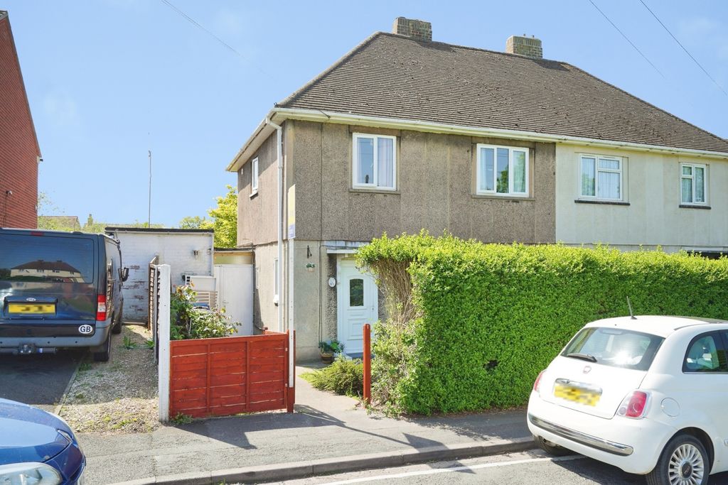 3 bed semi-detached house for saleCumberland Road, Burton-On-Trent, Staffordshire DE15