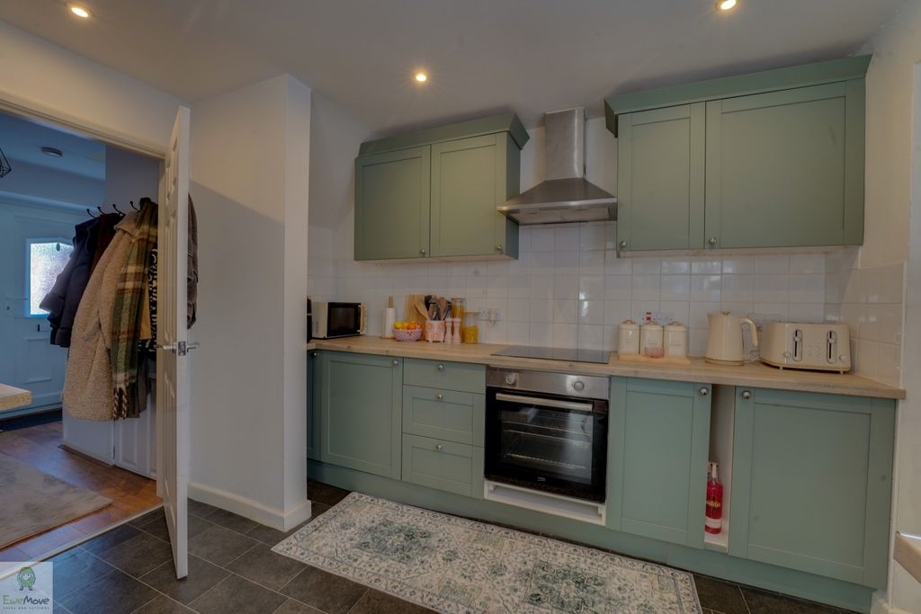 2 bed end terrace house for sale35 Southfields Road, Stafford ST17