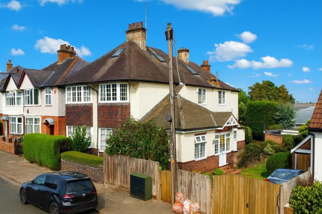 5 bed semi-detached house for saleMeadhurst Road, Leicester LE3