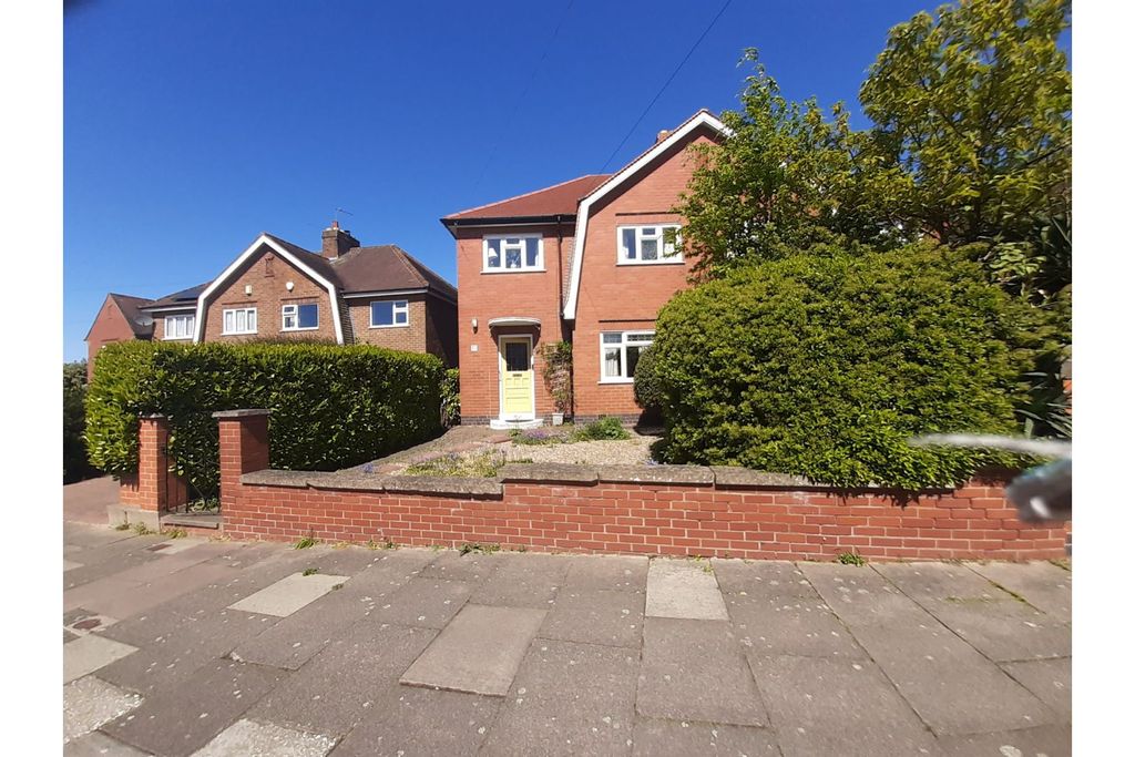 3 bed semi-detached house for salePark Hill Drive, Leicester LE2