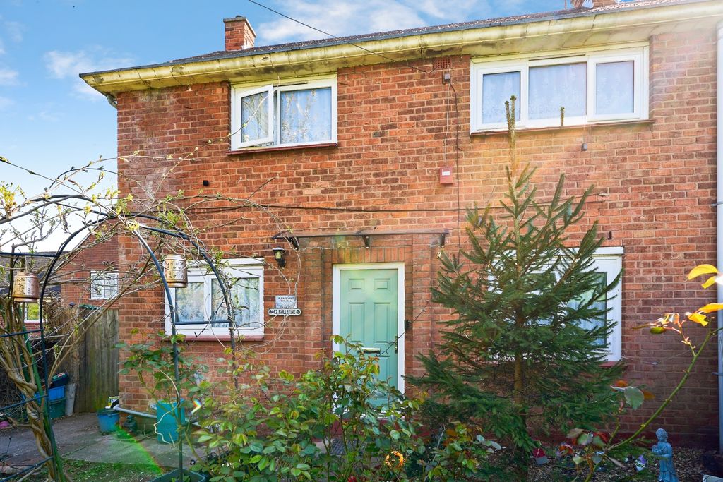 3 bed semi-detached house for saleBull Lane, Wombourne, Wolverhampton WV5