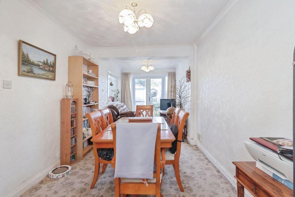 Additional image 8 of 3 bed semi-detached house for saleBeaumont Leys Lane, Leicester LE4