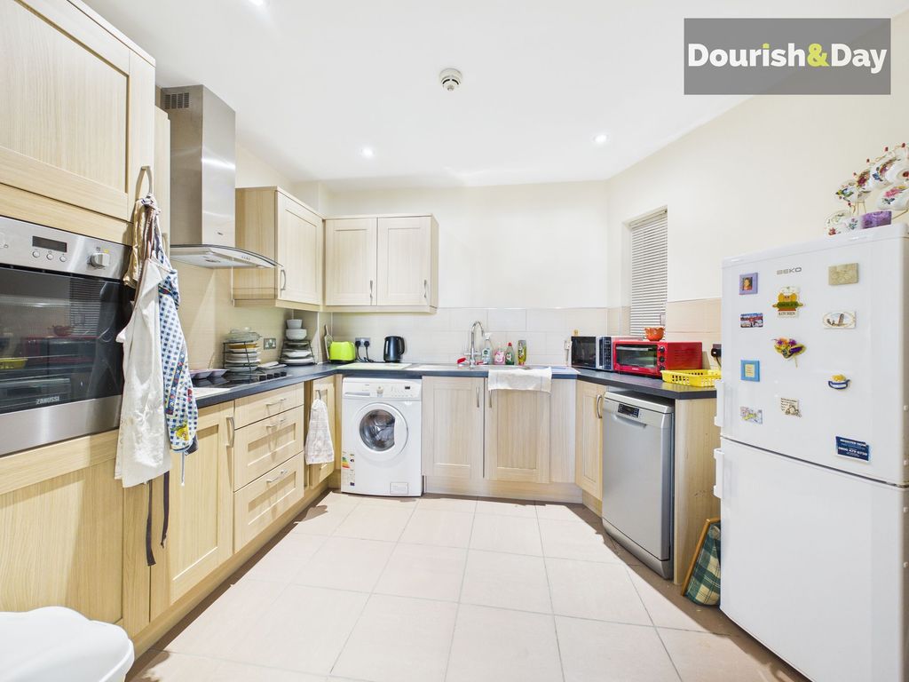 1 bed flat for saleTildesley Close, Penkridge ST19 photo 3