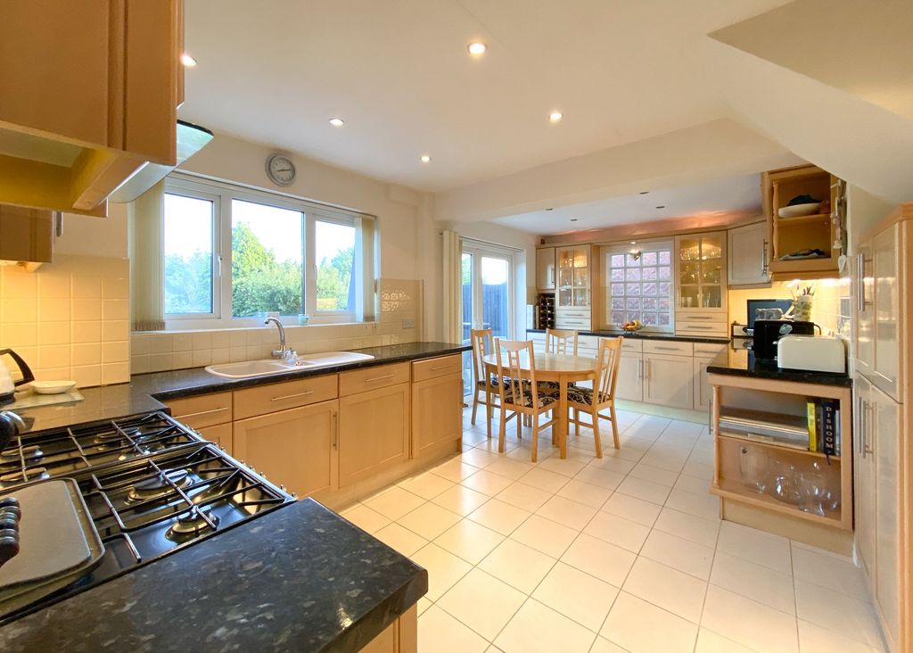 3 bed semi-detached house for saleUplands Road, Oadby LE2 photo 4