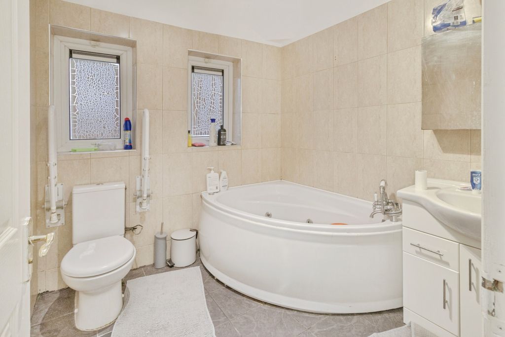 Additional image 12 of 5 bed semi-detached house for saleRedmarle Road, Leicester LE3