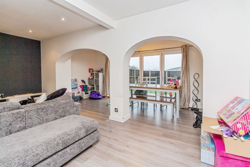 3 bed semi-detached house for saleDoxey Fields, Stafford ST16 photo 5