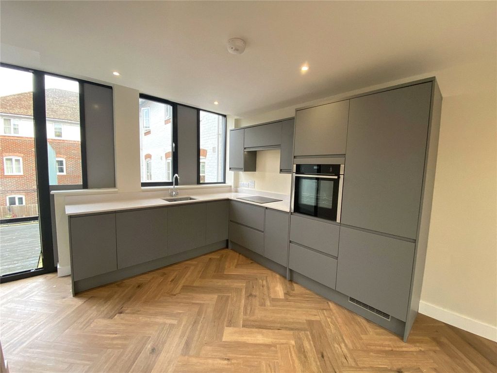 Additional image 5 of 1 bed flat for saleRollestone House, 8-12 Rollestone Street, Salisbury SP1
