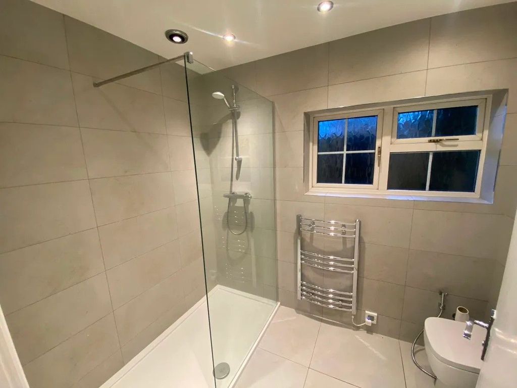 3 bed detached house for salePennine Close, Oadby, Leicester LE2 photo 3